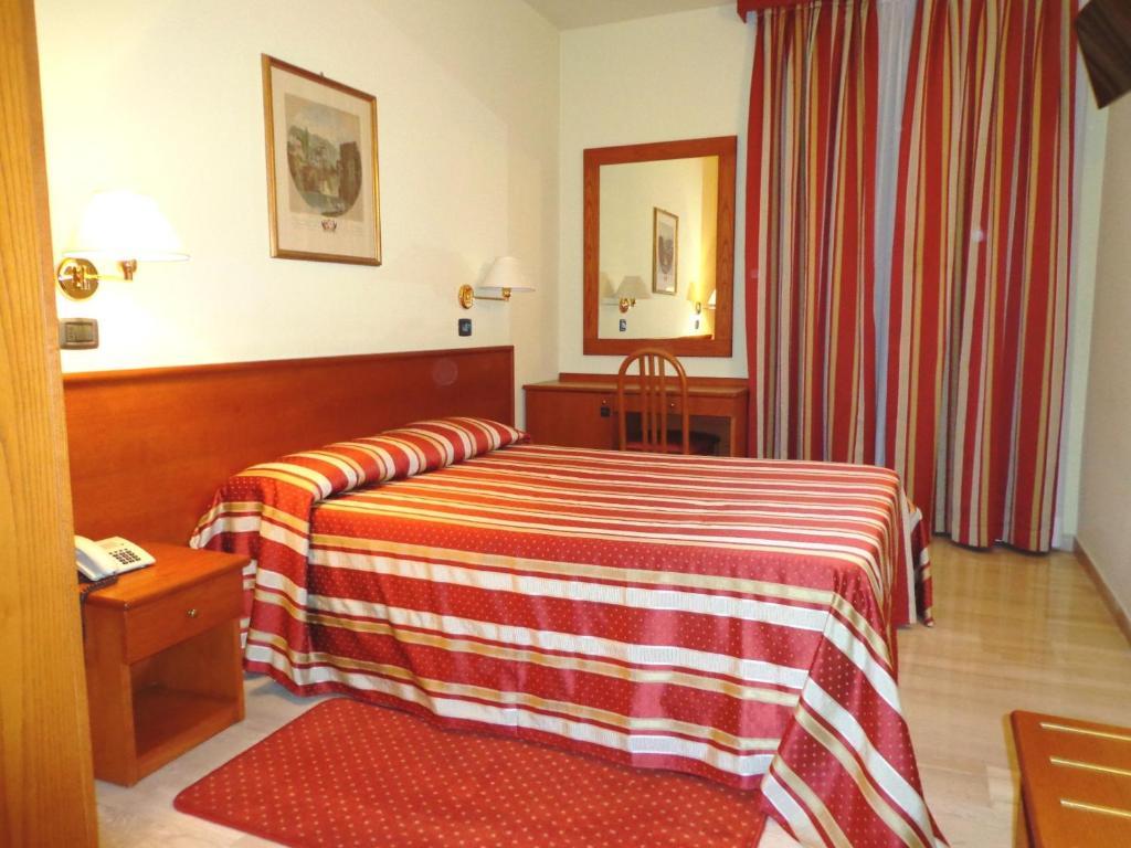 Hotel Select Montecchio Emilia Habitación foto